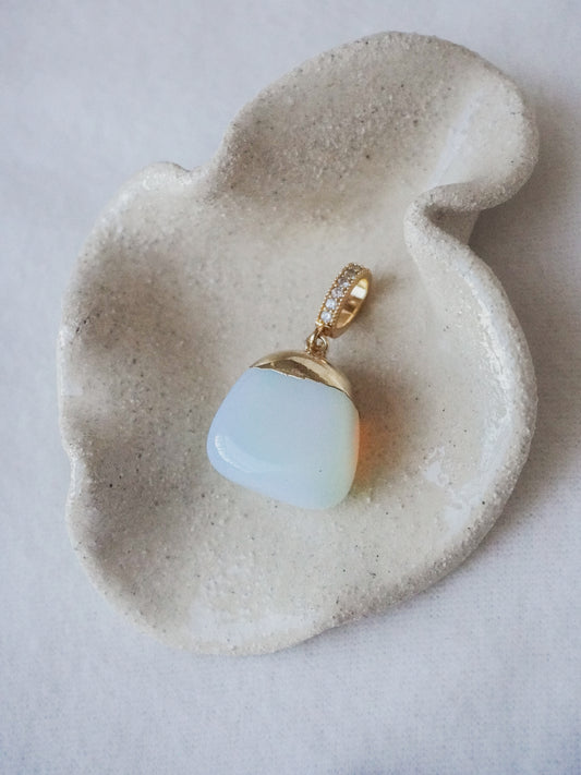 OPALINE PENDANT