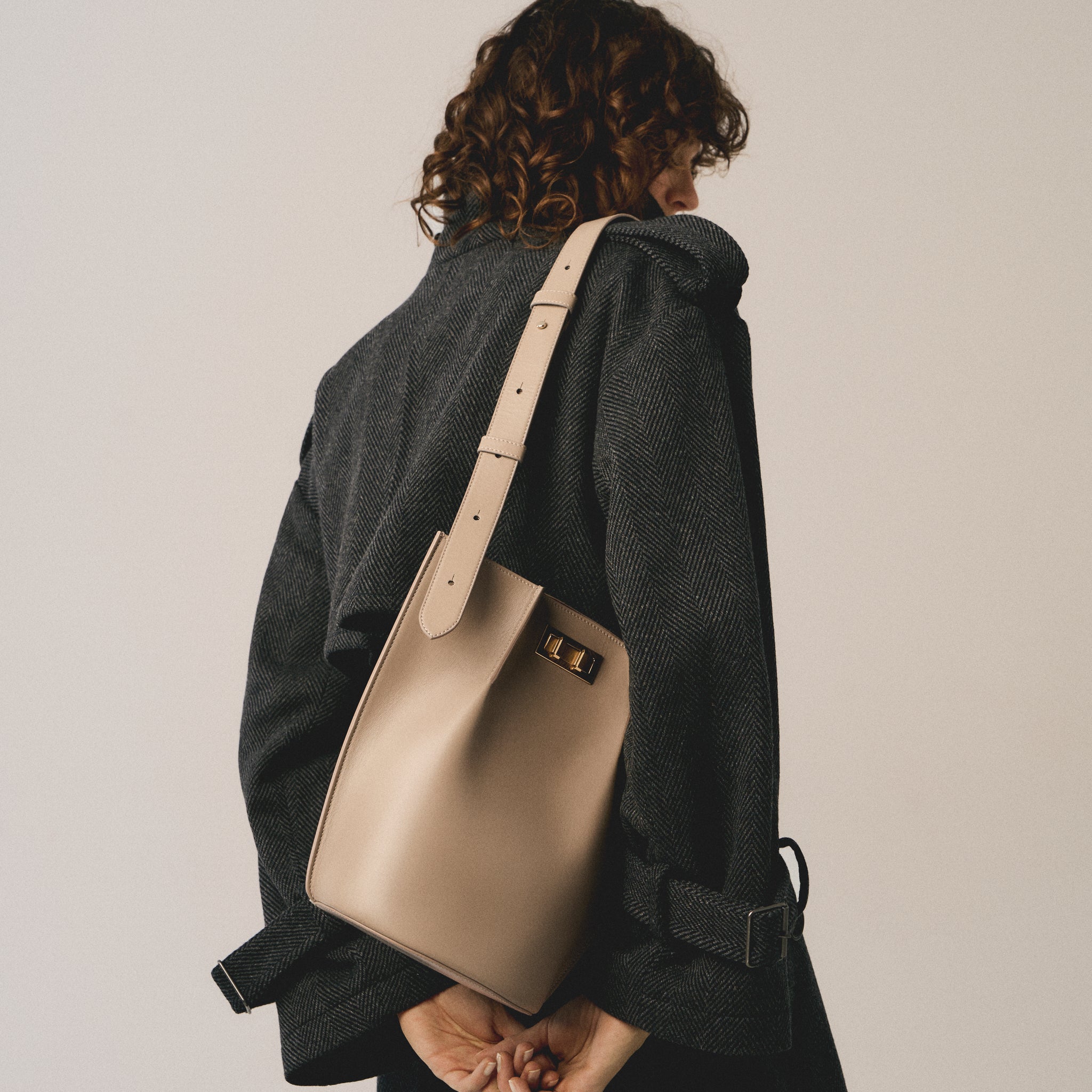 DUO BUCKET SHOULDER BAG