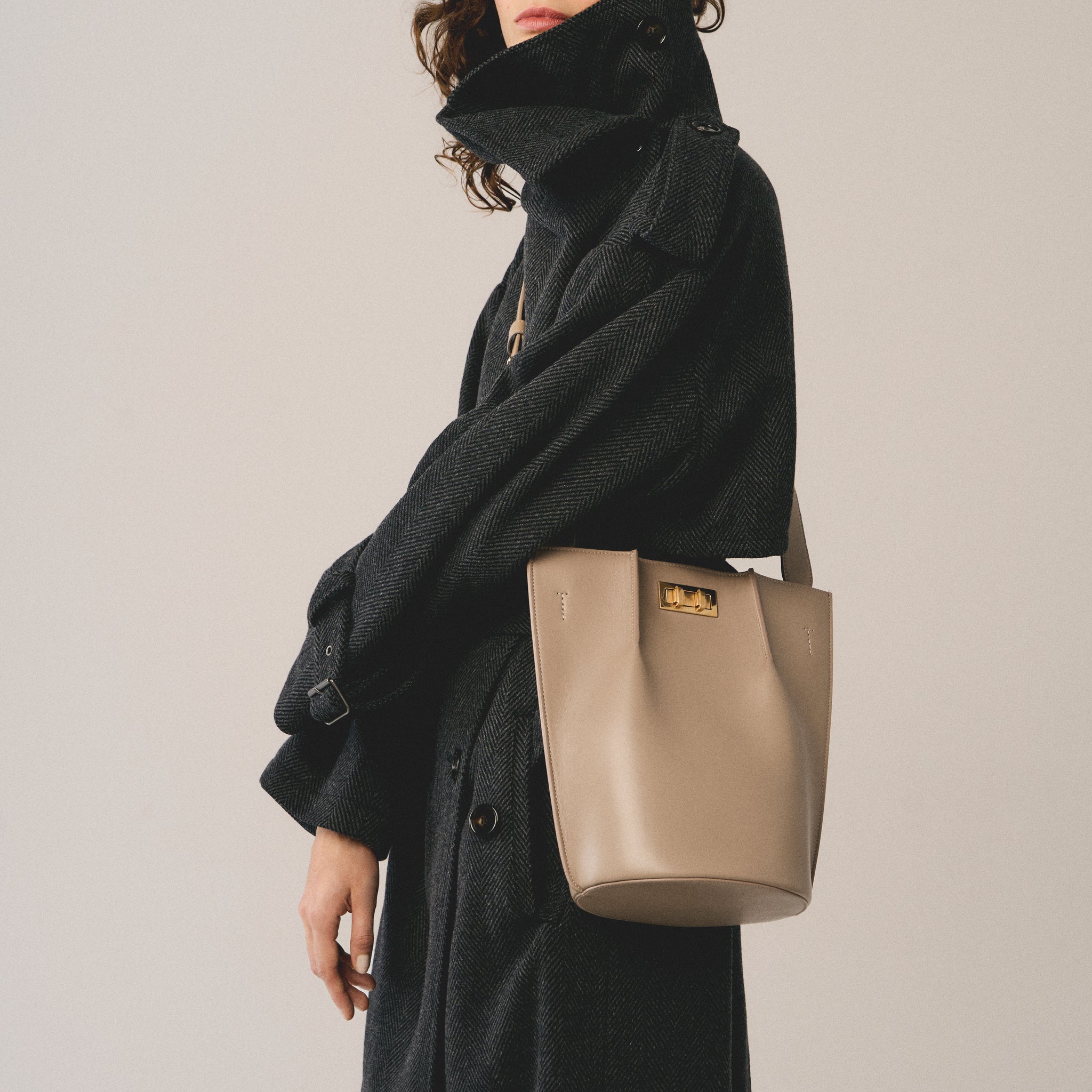 DUO BUCKET SHOULDER BAG