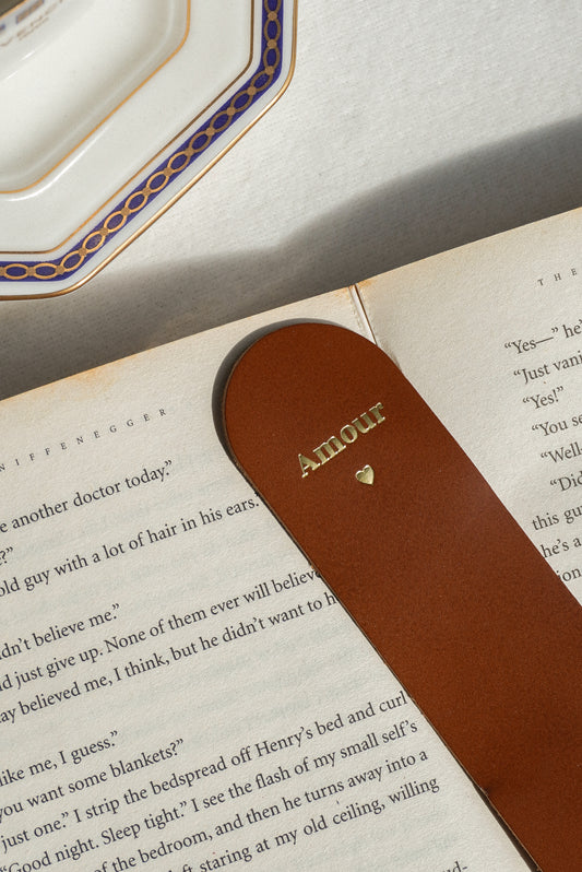 AMOUR BOOKMARK